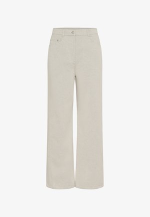 Beige weite Hose mit vorderem Knopf- und Reißverschluss, Gürtelschlaufen sowie vorderen und hinteren Taschen, vor einem weißen Hintergrund.