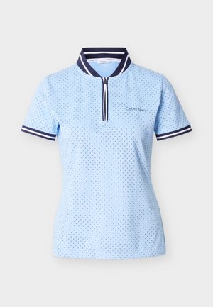 Ανοιχτό γαλάζιο κοντομάνικο πόλο πουκάμισο με μικρές σκοτεινές κουκκίδες, γιακά και μανσέτες με ναυτικό μπλε και λευκές ρίγες, εμπρόσθιο φερμουάρ και λογότυπο Calvin Klein στο στήθος.