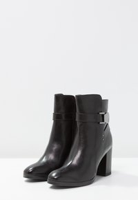Caprice Botines - black