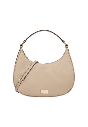 Sac à épaule en cuir beige au forme courbée, avec une sangle ajustable et des finitions en métal doré. Texture lisse et détail de marque minimal.