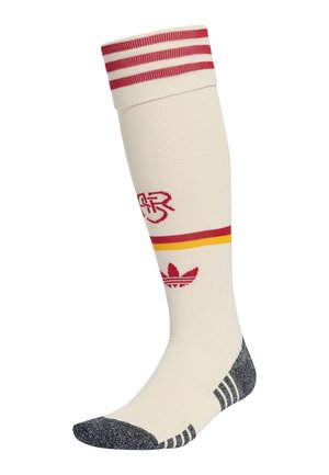 Calcetín deportivo blanco hasta la rodilla con rayas rojas y amarillas, logo rojo de Adidas, iniciales "CR" en rojo y zonas reforzadas en gris en la puntera y el talón.