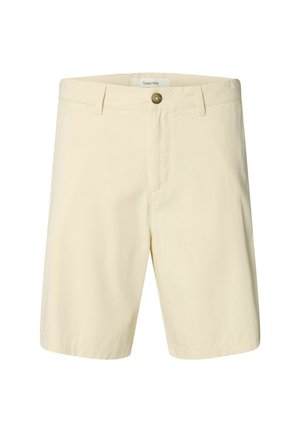 Shorts beige décontractés jusqu'au genou avec fermeture à bouton, passants de ceinture et devant plat.