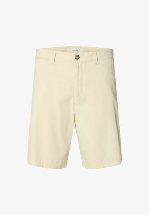 Shorts beige décontractés jusqu'au genou avec fermeture à bouton, passants de ceinture et devant plat.