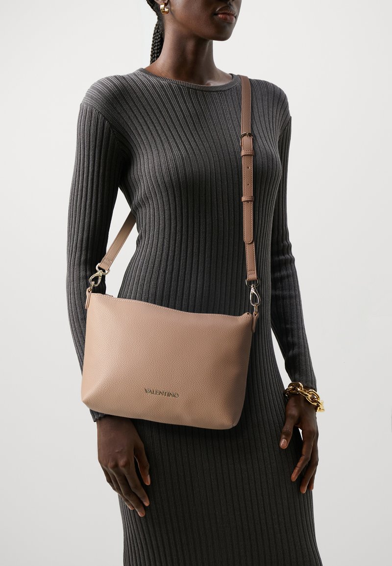 Valentino Bags BRIXTON Torba na ramię Zalando.pl