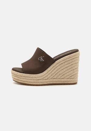 WEDGE SLIDE - Muiltjes met hak - rocky brown
