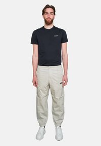 Armani Exchange Pantaloni - bia  latte