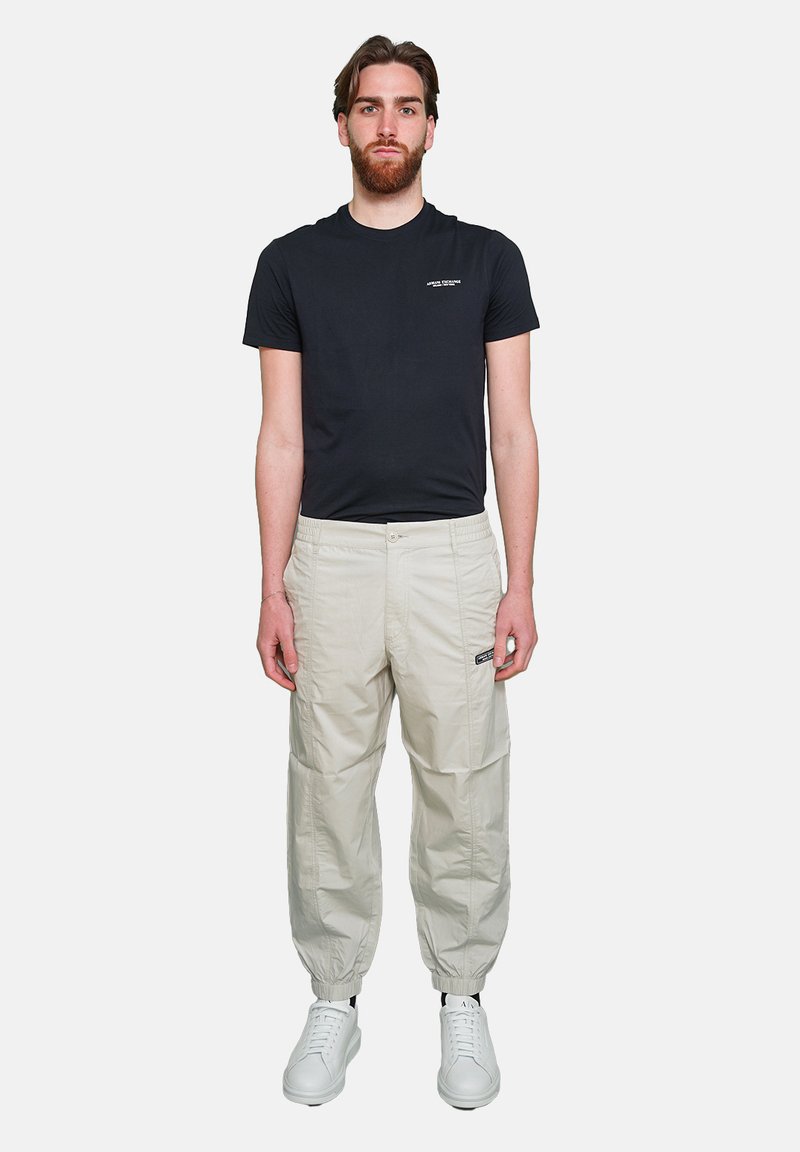 Armani Exchange Pantaloni - bia  latte