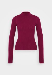 Upnutý rolák svetr s ribovanou texturou, v hluboké magentové barvě, s dlouhými rukávy a vysokým výstřihem. Žádné viditelné logo ani vzory.