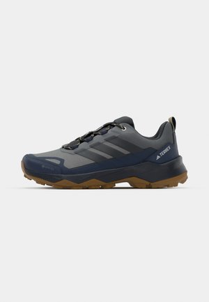 Adidas Terrex SKYCHASER AX5 GTX - Hiking shoes - grey four/carbon/shadow navy