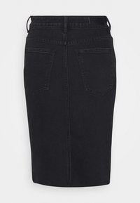 Svart jeanstygspetskjol med medelhög midja, bakfickor och en rak silhuett med en slät yta.