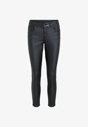 Crne skinny traperice od umjetne kože s glatkom teksturom, dizajnom s pet džepova te zatvaranjem na patentni zatvarač i gumb.