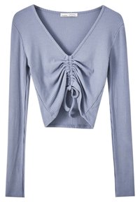 Blau gestreiftes Crop-Top mit langen Ärmeln, das einen V-Ausschnitt und eine geraffte Front mit Kordelzügen aufweist. Weicher, strukturierten Stoff.