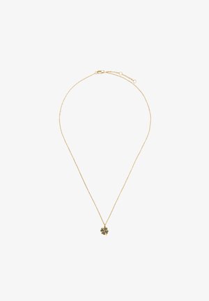 Złoty naszyjnik z łańcuszkiem, ozdobiony wisiorkiem w kształcie koniczyny z czarnymi akcentami, teksturowanymi detalami oraz bezpiecznym zapięciem na karabińczyk.