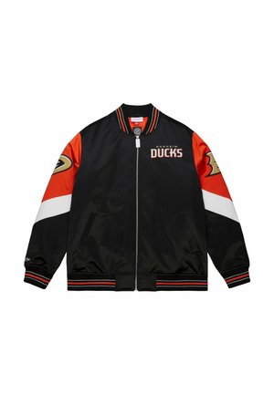 Schwarze Bomberjacke mit roten und weißen Ärmeln, "Anaheim Ducks"-Logo und gestreiften Akzenten an den Bündchen und dem Saum. Hergestellt aus glattem, glänzendem Stoff.