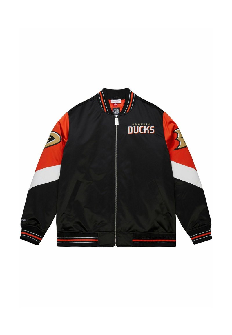 Schwarze Bomberjacke mit roten und weißen Ärmeln, "Anaheim Ducks"-Logo und gestreiften Akzenten an den Bündchen und dem Saum. Hergestellt aus glattem, glänzendem Stoff.