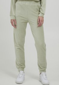 b.young - BYPATINA PANTS - Tracksuit bottoms - desert sage Thumbnail Image 1