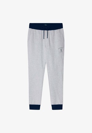 Joggers grises con una banda elástica azul marino en la cintura, cierre con cordón y tobillos ajustados. Presenta un pequeño logo azul marino en el lado izquierdo.
