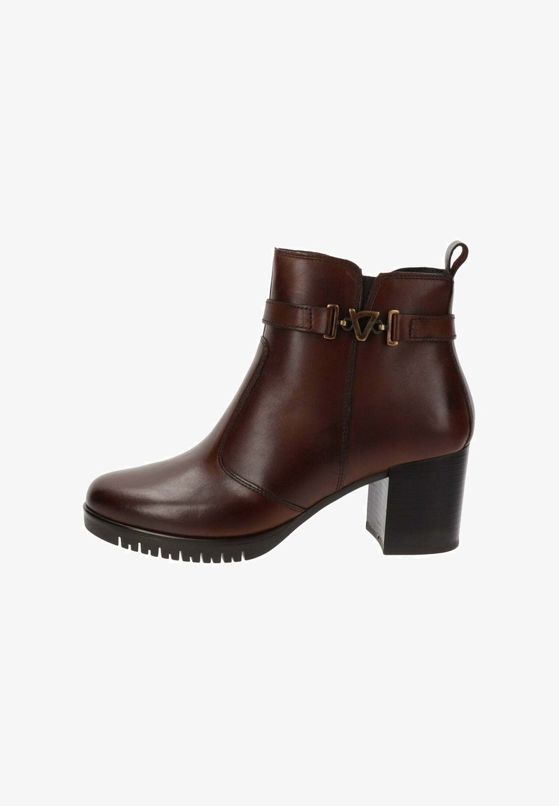 Bottines en cuir marron avec une pointe arrondie, un talon carré et une sangle décorative avec un accent métallique. Semelle texturée pour une meilleure adhérence.