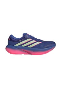 Μπλε και ροζ παπούτσι για τρέξιμο Adidas Supernova με ανοιχτοπράσινες ρίγες και χοντρή μαξιλαρωτή σόλα με την επιγραφή Dreamstrike.