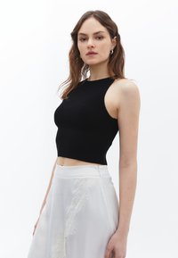 OXXO CREW NECK CROP SINGLET - Top - black