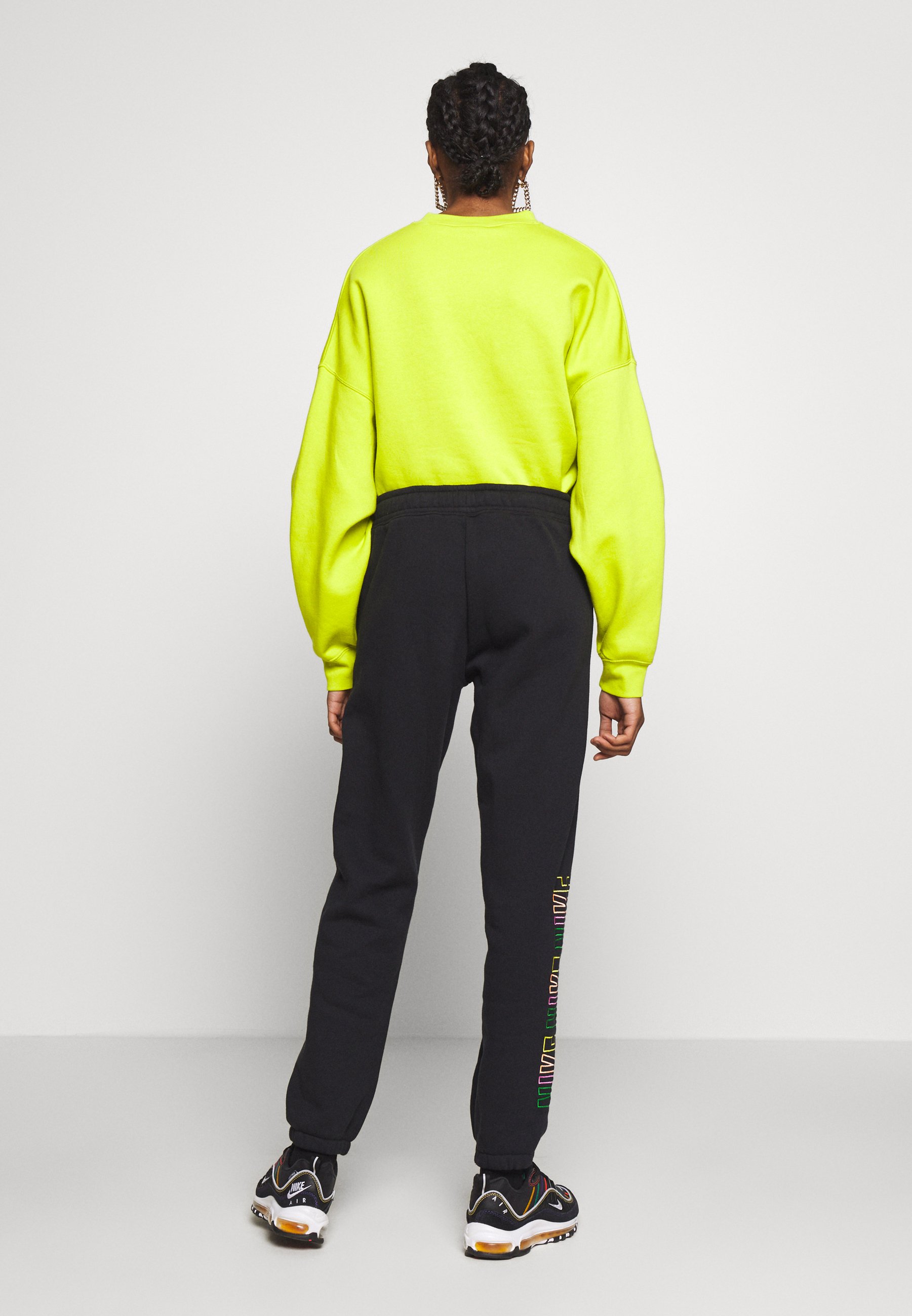 PEACE PACK PANT Joggebukse blackgreen spark PEACE PACK PANT Joggebukse blackgreen spark