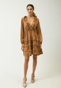 INFLUENCER VALANCE  - Vestido informal - cappuccino