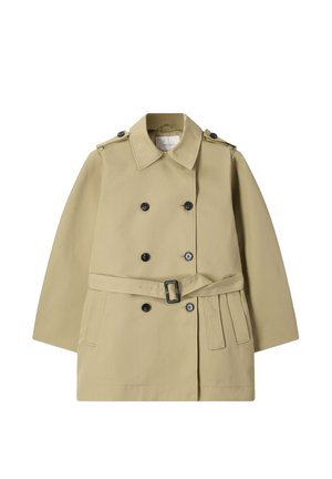Trench-coat beige double boutonnage avec boutons noirs, ceinture à boucle rectangulaire, épaulettes et deux poches frontales.