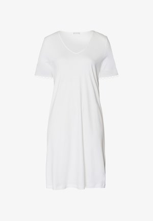 Biała sukienka z krótkim rękawem i dekoltem w szpic, wykonana z miękkiego materiału. Posiada falbanki na rękawach i luźny krój.