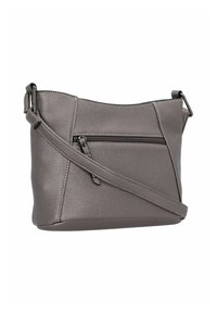 Bolso bandolera de cuero gris con un acabado texturizado, que presenta un bolsillo frontal con cremallera y una correa ajustable para un transporte fácil.