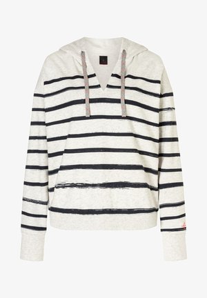 Sudadera a rayas en gris claro y azul marino, con un escote en V, cordones con acentos rojos, mangas largas y un corte relajado. Textura de tela suave.