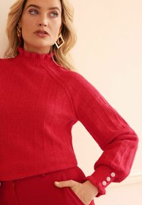 Love & Roses COSY RUFFLE LONG SLEEVE-REGULAR FIT - Pulóver - red