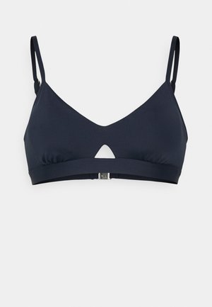 Navy bikini-top med trekantet design, justerbare stropper og en front cutout-detalj. Har en clasp-lukking bak. Glatt tekstur.