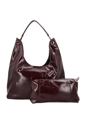 Dunkelburgunderfarbene glänzende Ledertasche mit einem einzigen Schulterriemen, begleitet von einem passenden kleineren Reißverschlussbeutel.