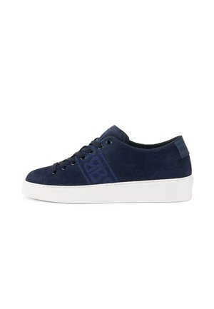 Navy blue suede sneaker with white rubber sole, round toe, contrasting laces, and embroidered logo detail on the side. Low-profile design.