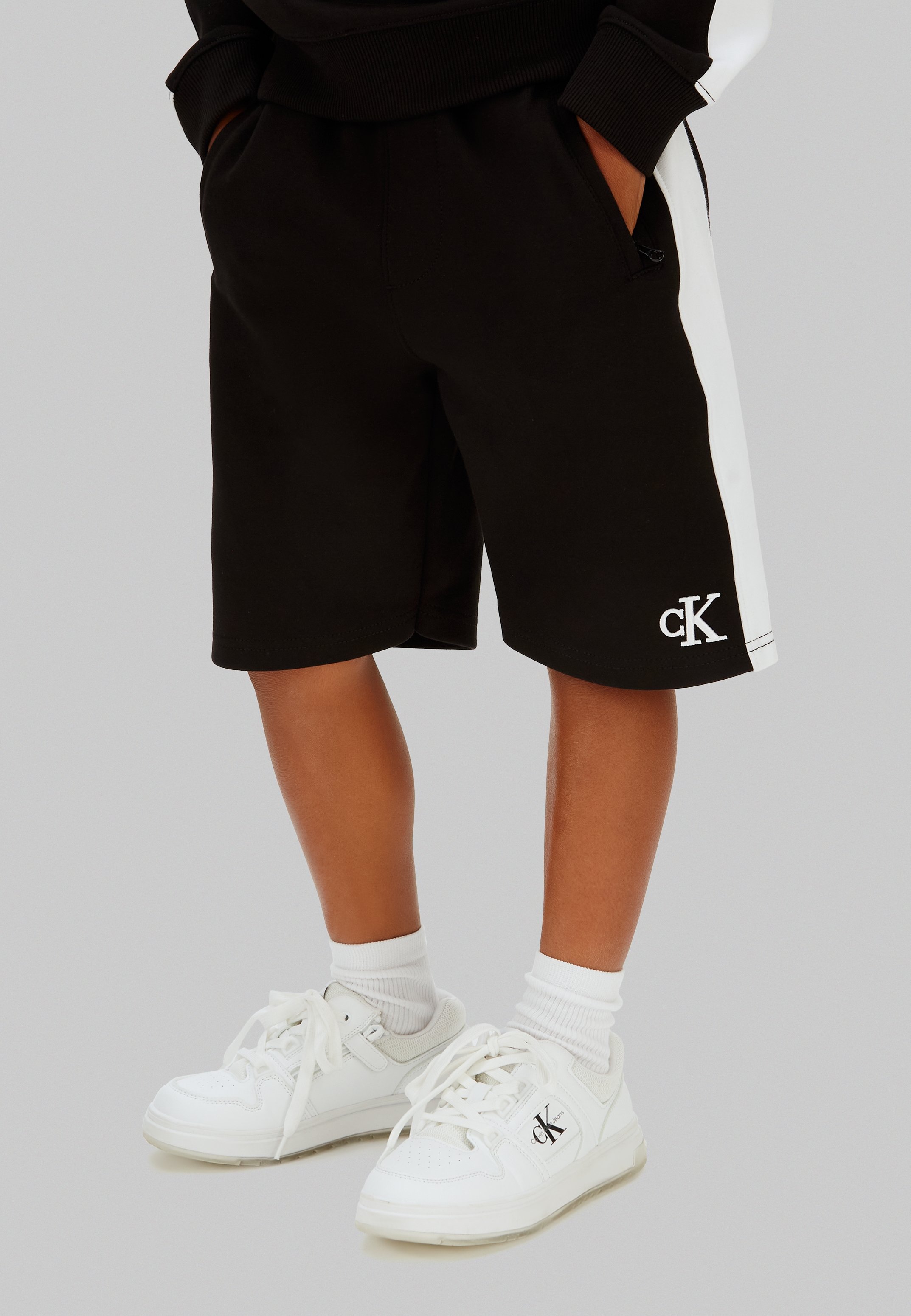 COLORBLOCK RELAXED - Shorts - black uomo