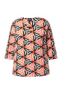 Top de manga larga para mujer con escote redondo, con un audaz patrón geométrico en naranja, negro y blanco.