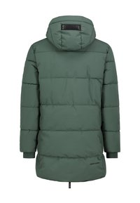Groene gewatteerde parka met een afneembare capuchon, voorzien van doorstikte naden, geribde manchetten en een logosticker op de achterkant. Gladde textuur.