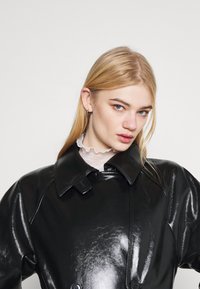 Weekday JANIS SHORT JACKET - Casaco curto - black