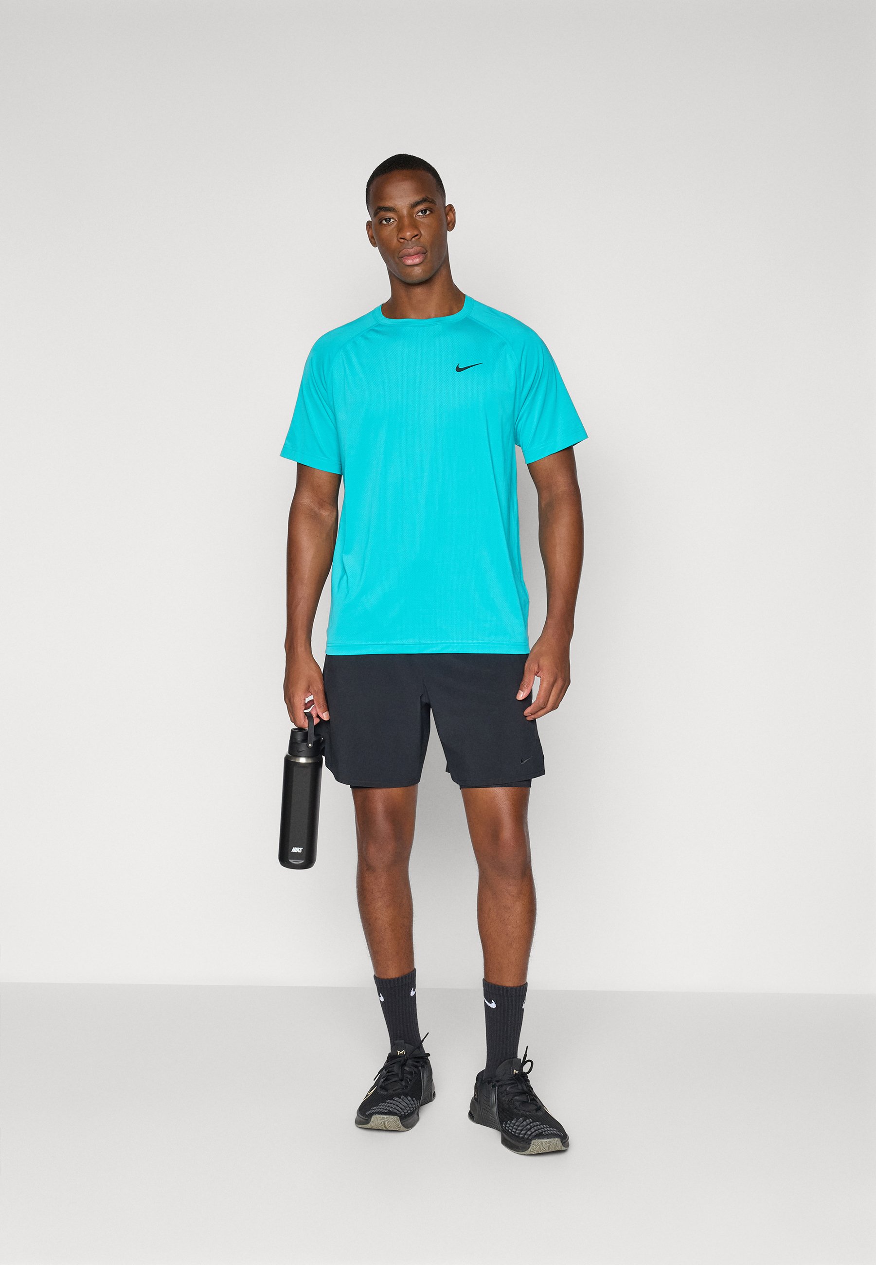 ★Nike★ Sportswear Athletics T-Shirt M Black Dusty Cactus I NIKE Sportswear T-Shirt HV9149 345 - Shiekh