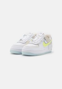 Nike Sportswear AF1 SHADOW - Sneakers basse - white/light lemon twist/wolf grey/orewood/blue tint