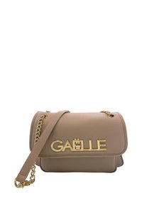 Borsa a tracolla in pelle beige con logo "GAËLLE" in tonalità oro, tracolla a catena, forma strutturata e superficie liscia.