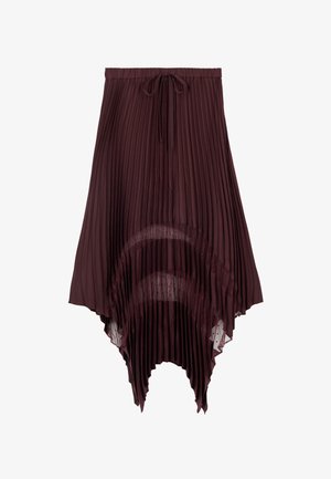 Dunkelburgunderroter, plissierter Midirock mit asymmetrischem Saum und Binddetail am Bund, geschichtet mit durchscheinenden Stoffpaneelen.