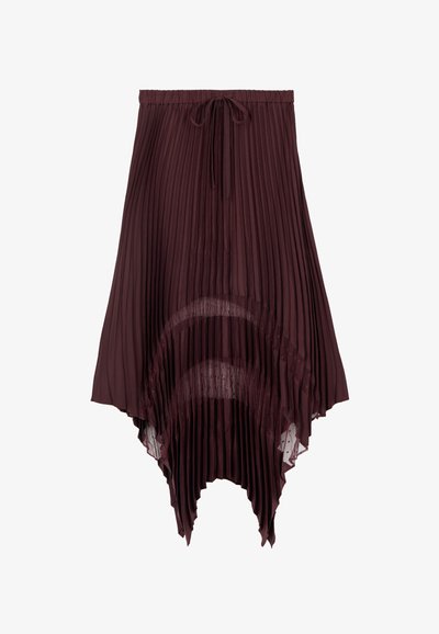 Falda midi plisada de color burdeos oscuro con dobladillo asimétrico y detalle de lazo en la cintura, con capas de paneles de tela transparente.