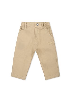 Pantalones de algodón beige con un corte clásico, que cuentan con cierre de botón en la parte delantera, dos bolsillos laterales y un pequeño logo bordado en la parte frontal.