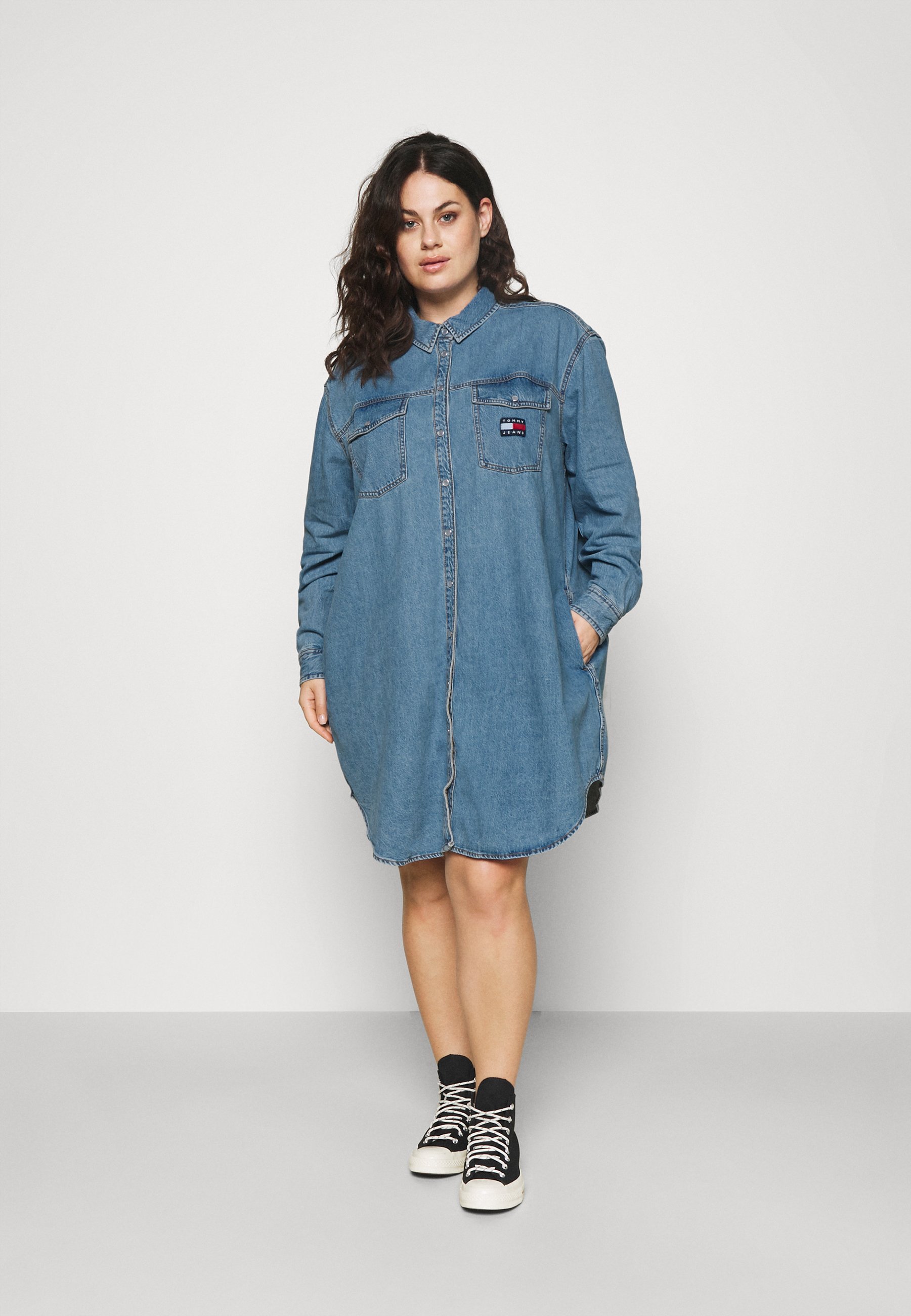 Tommy Jeans Curve SHIRT DRESS - Denim dress - denim medium/blue denim -  Zalando.ie