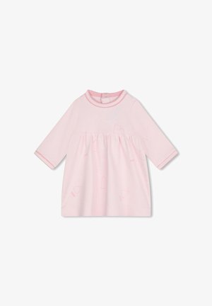 Robe en coton rose clair avec des manches longues, un col rond et une taille froncée. Motif floral léger et poignets rayés contrastants.