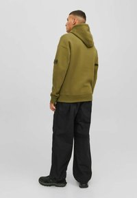 Jack & Jones JCOCLASSIC  oliwkowy