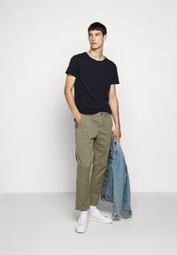 DRYKORN KENDRICK - T-shirt básica - navy