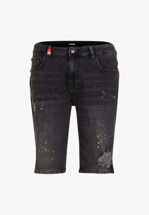 Pantalones cortos de mezclilla negros con un dobladillo desgastado, con salpicaduras de pintura blanca y azul. Diseño clásico de cinco bolsillos y cierre de botón.