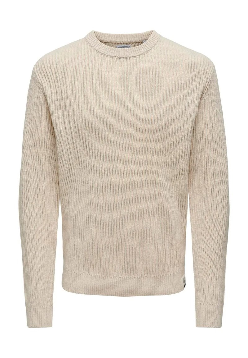 Maglione a coste crema con maniche lunghe, collo rotondo, motivo di maglia testurizzato e orlo dritto. Presenta una piccola etichetta logo sul lato.